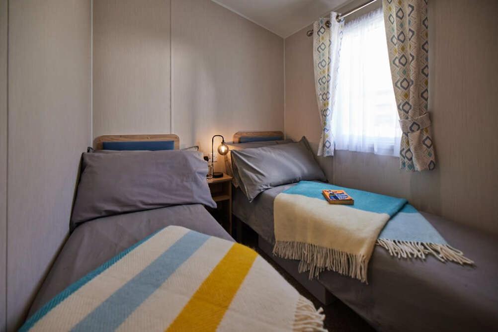 Nirvana Coastal Retreat Holiday Home Cayton Dış mekan fotoğraf