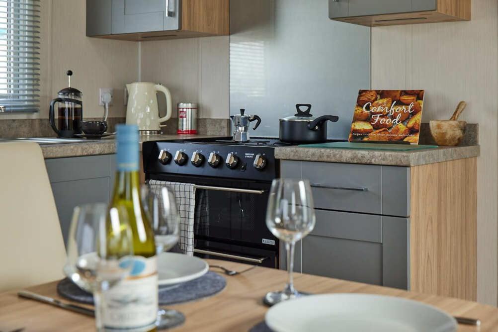 Nirvana Coastal Retreat Holiday Home Cayton Dış mekan fotoğraf
