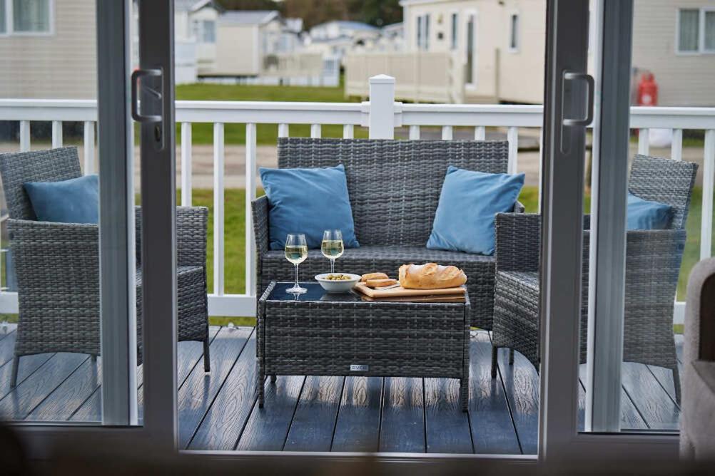 Nirvana Coastal Retreat Holiday Home Cayton Dış mekan fotoğraf